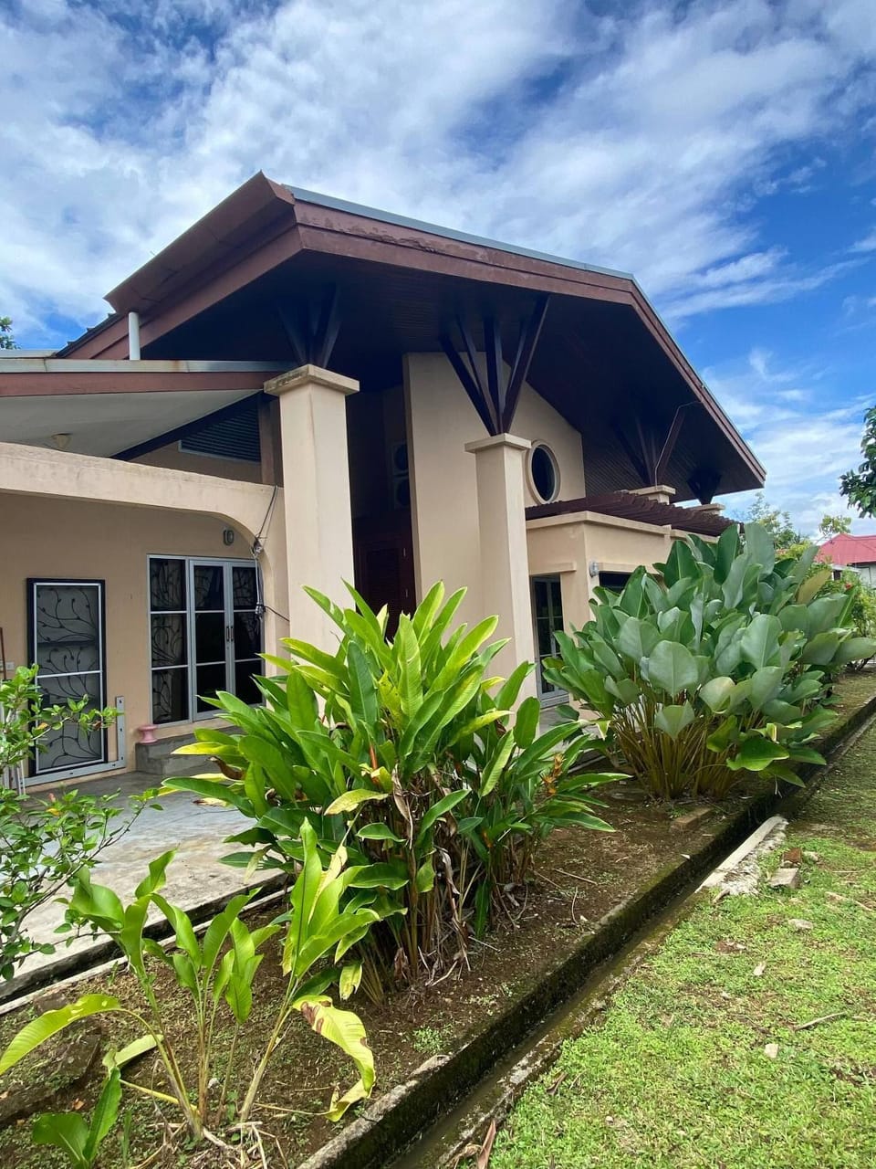 Urban Living in Kampung setting Bed and Breakfast in Kuching