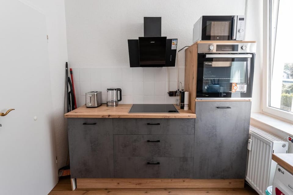 Kitchen or kitchenette, oven, toaster