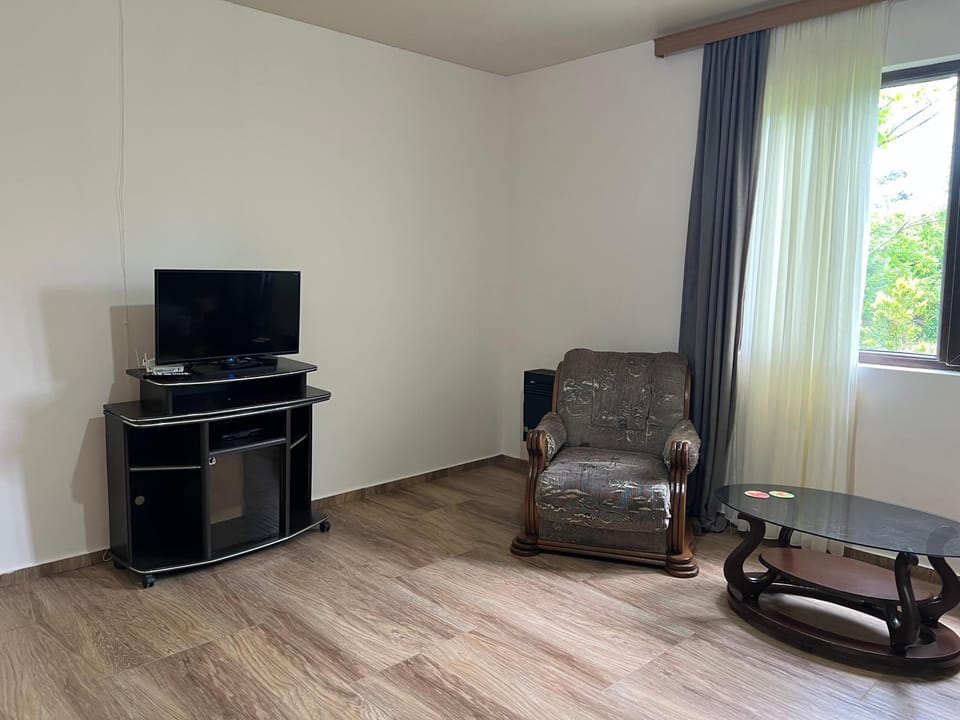 Communal lounge/ TV room, TV and multimedia, Living room, Seating area, Evening entertainment