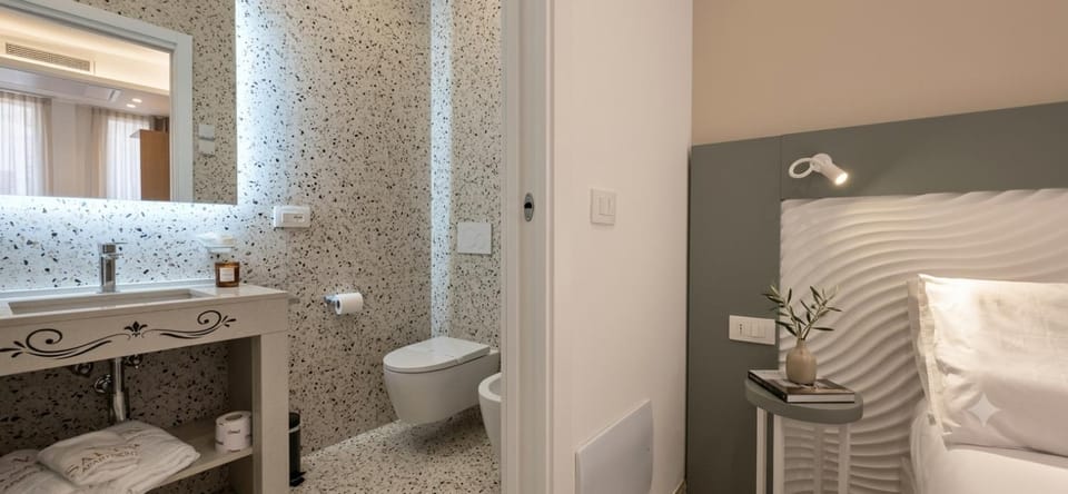 Shower, Toilet, Bed, Bathroom, Photo of the whole room, bidet, towels