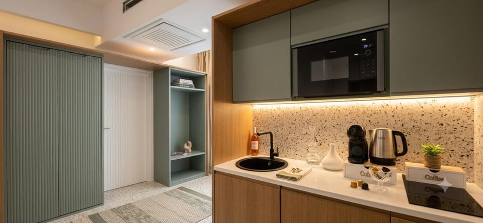 Bed, Coffee/tea facilities, Kitchen or kitchenette, minibar, kitchen, air conditioner