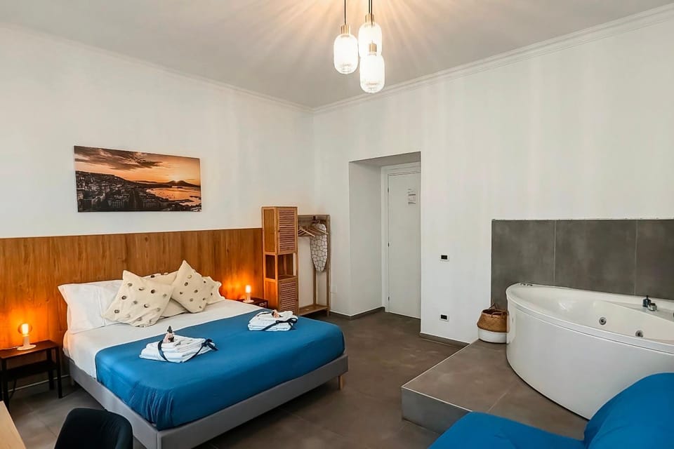 Bed, Summer, Hot Tub, Photo of the whole room, flat iron, towels