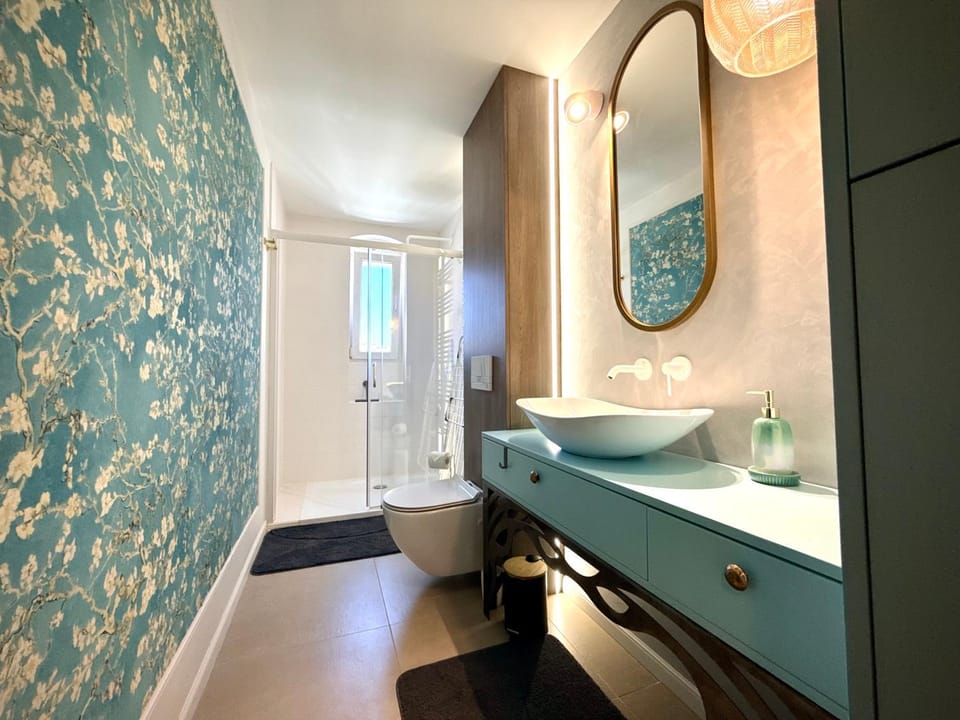 Bed, Bathroom, Photo of the whole room