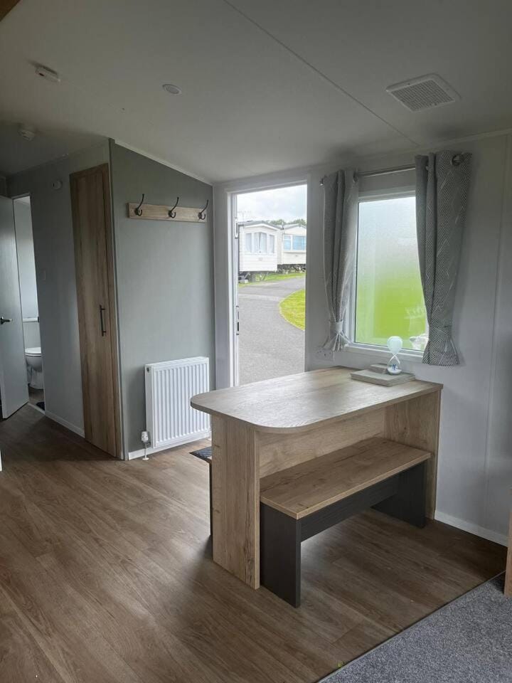 Charlie's Lookout, spacious caravan - sleeps 6 Campground/ 
RV Resort in Filey