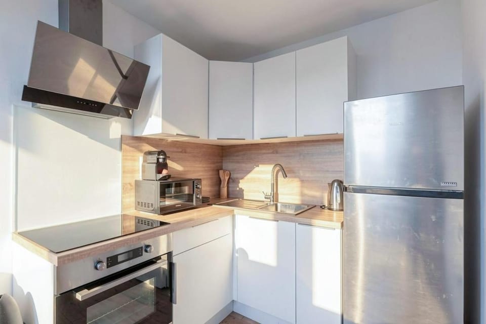 Kitchen or kitchenette, oven, stove