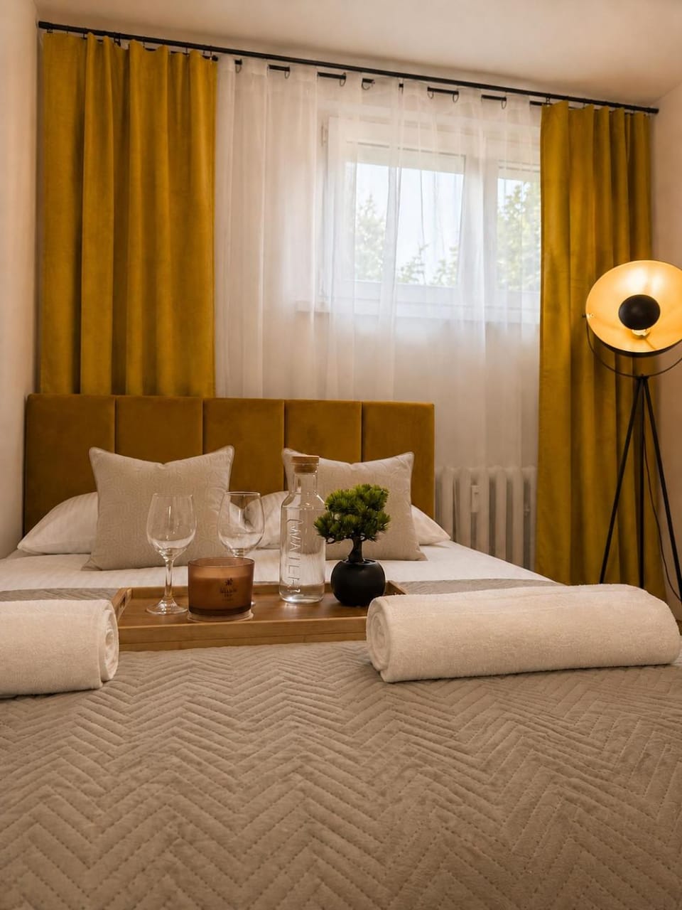 Bed, Photo of the whole room, Bedroom, towels