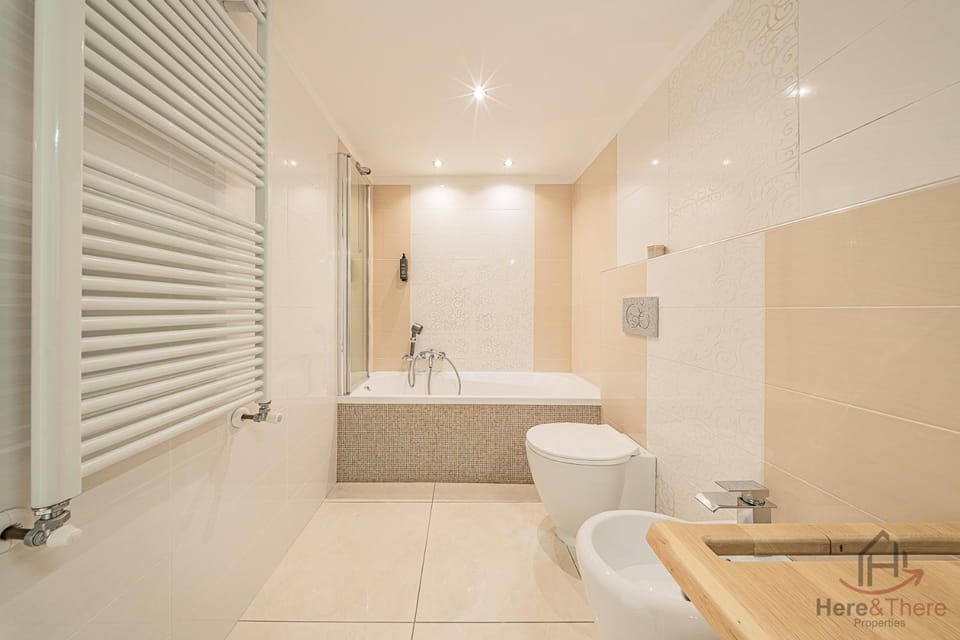 Shower, Toilet, Bathroom, Bath