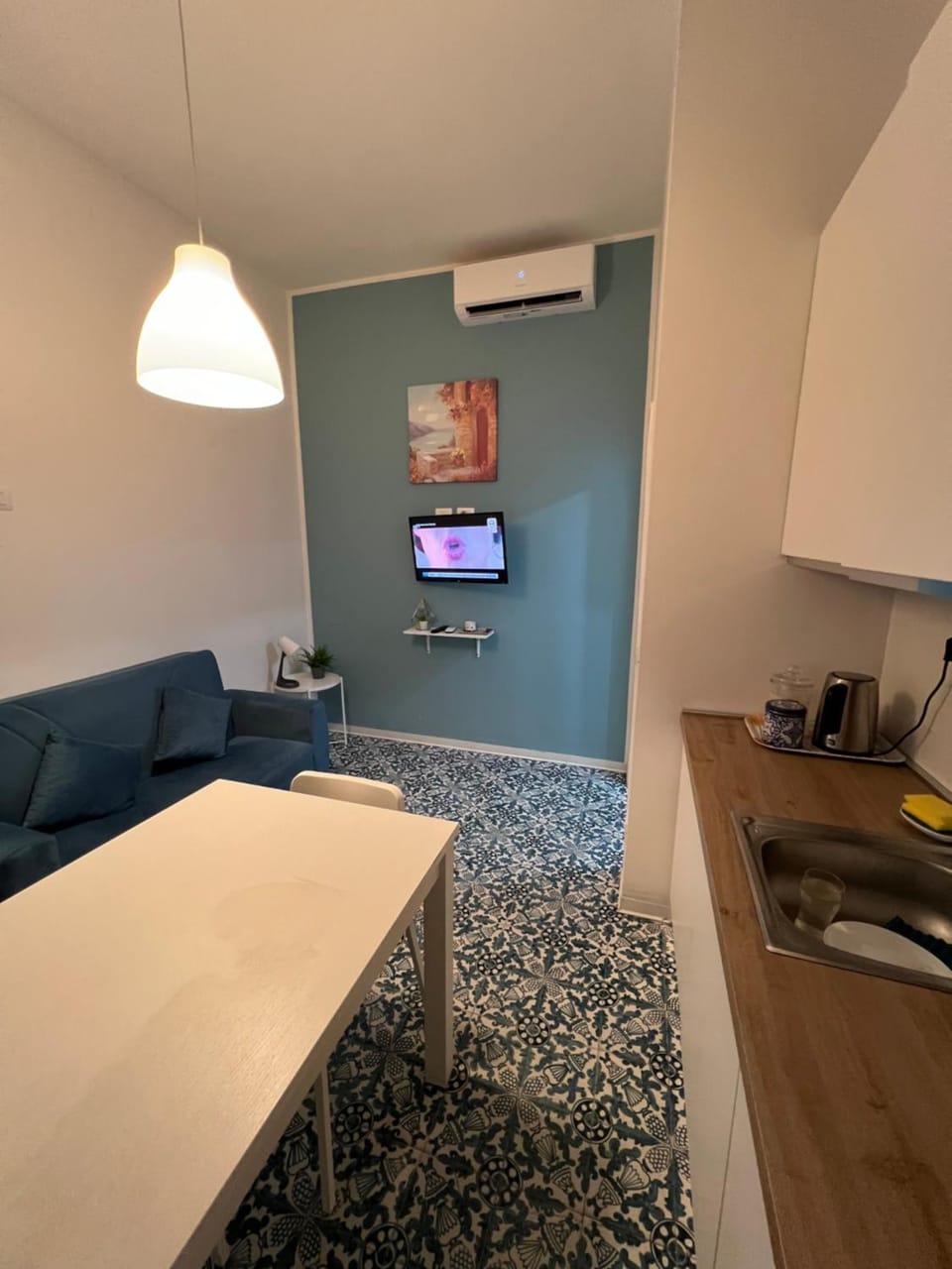 Communal lounge/ TV room, Coffee/tea facilities, Living room, heating, laundry, washing machine, kitchen, air conditioner