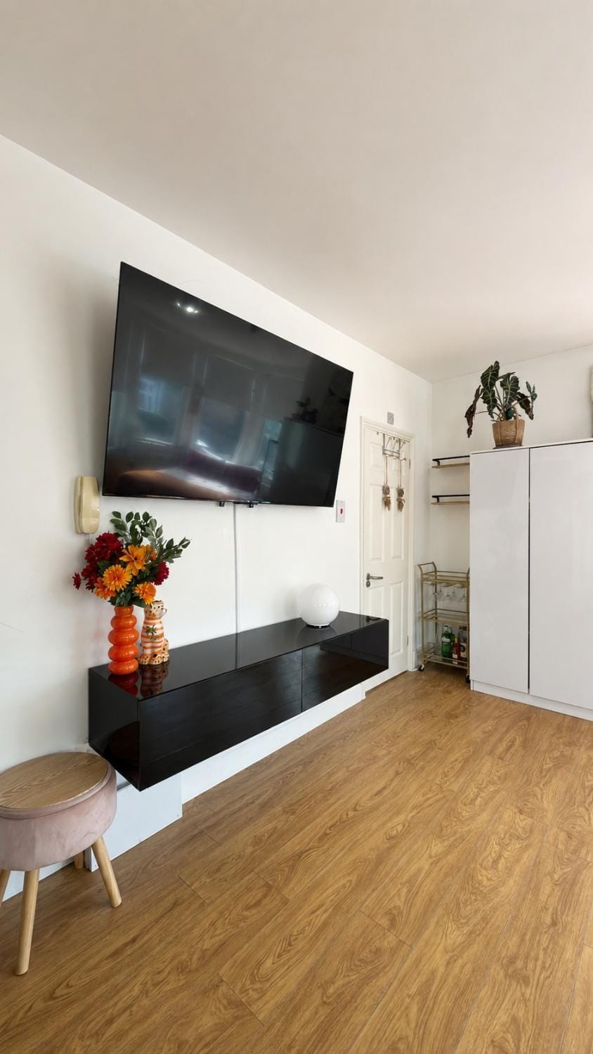 Communal lounge/ TV room, TV and multimedia