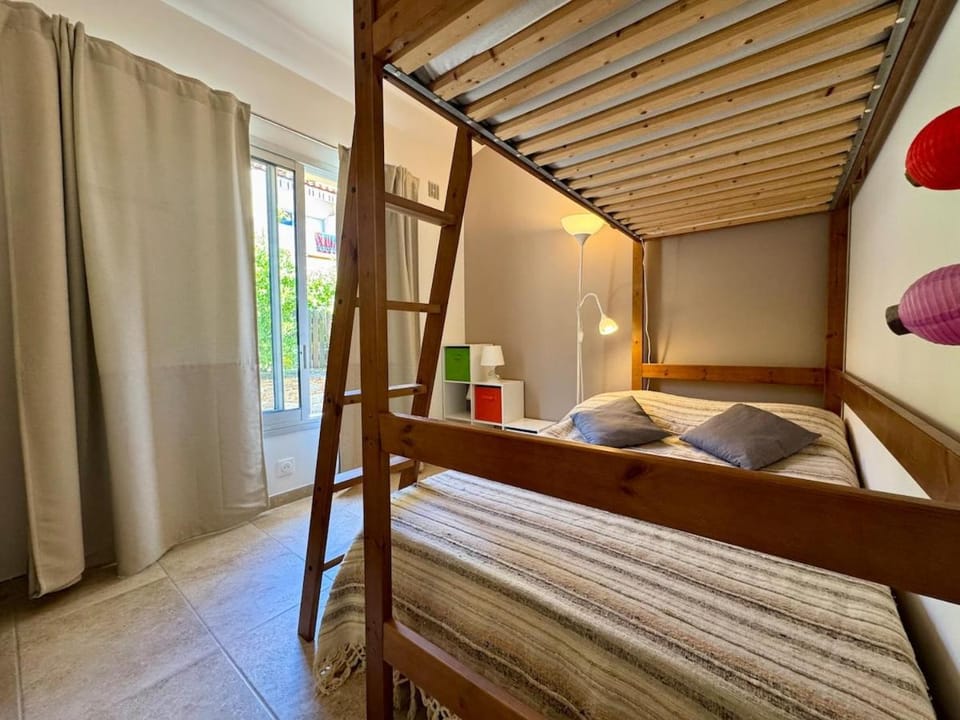 Apartment with sea view and pool at Pramousquier Apartment in Le Lavandou