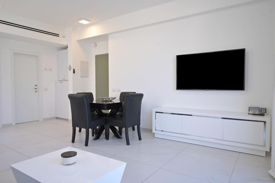TV and multimedia, Living room, Dining area