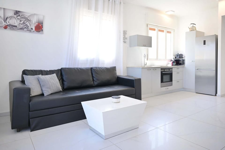 Kitchen or kitchenette, Living room, Seating area