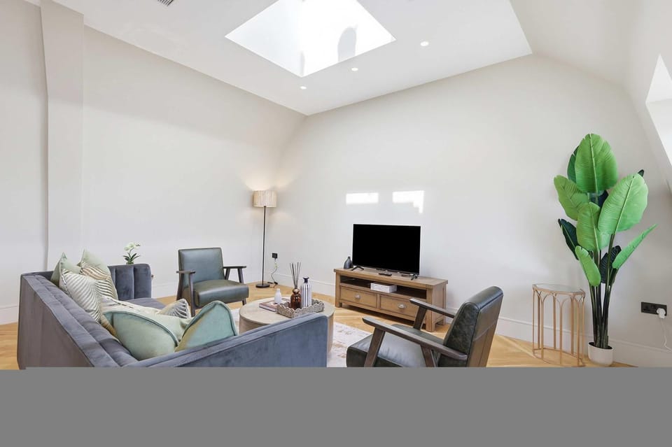 Penthouse Cheyne Mulberry l Luxury Chelsea Retreat with Thames View Apartment in London