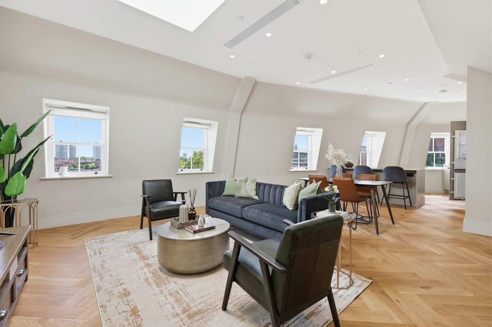 Penthouse Cheyne Mulberry l Luxury Chelsea Retreat with Thames View Apartment in London