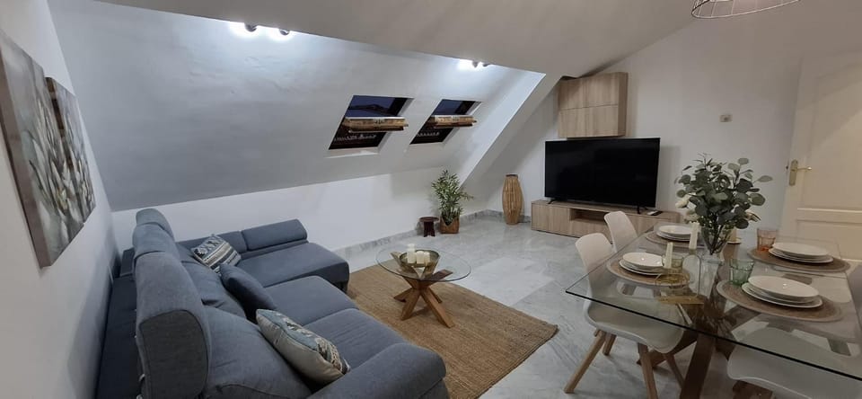 Communal lounge/ TV room, TV and multimedia, Living room, Seating area, Evening entertainment