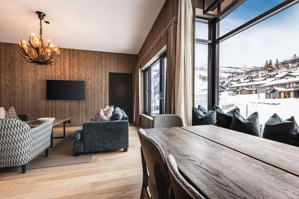 Natural landscape, Winter, Summer, TV and multimedia, Living room, Seating area, Evening entertainment, Mountain view