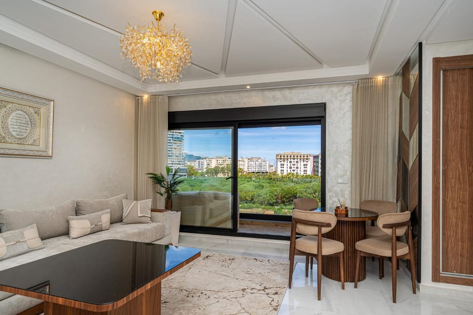 View (from property/room), Balcony/Terrace, Living room, Seating area, Dining area