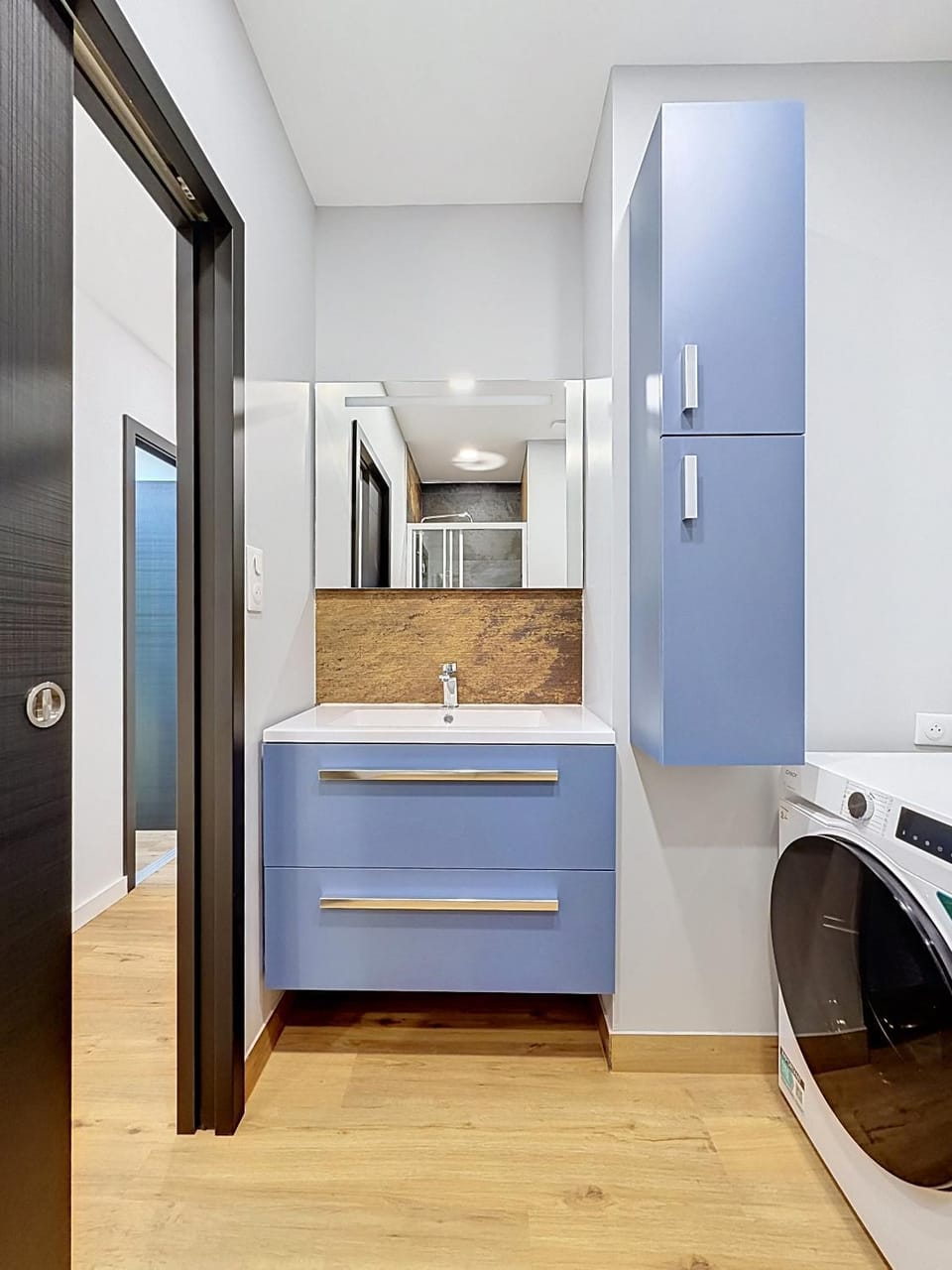 Bathroom, storage, wardrobe, washing machine