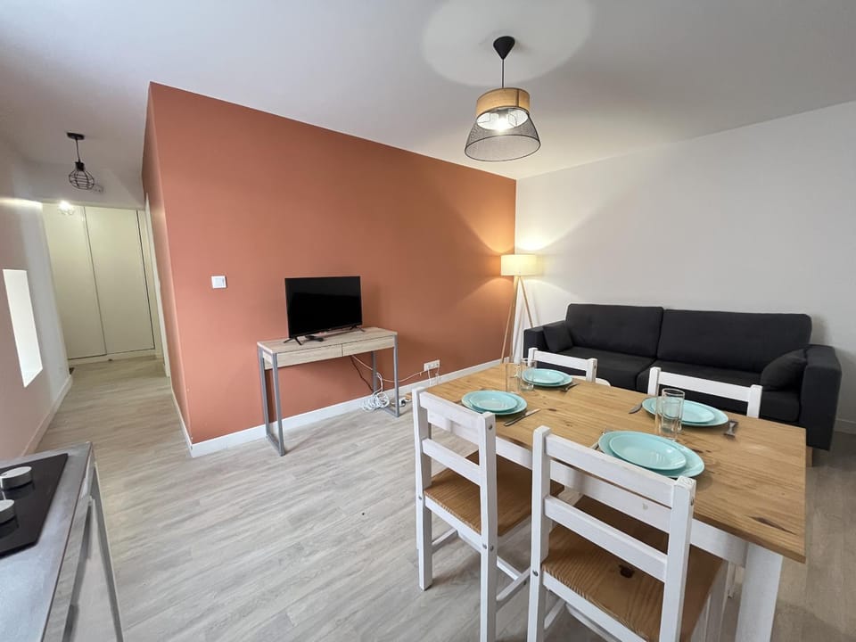 Communal lounge/ TV room, Living room