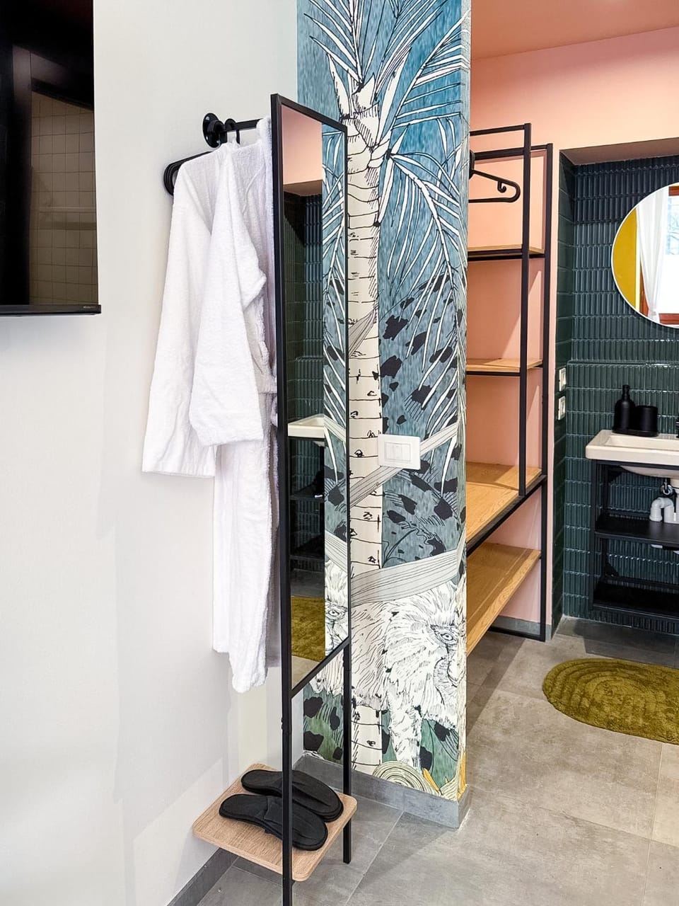 towels, wardrobe