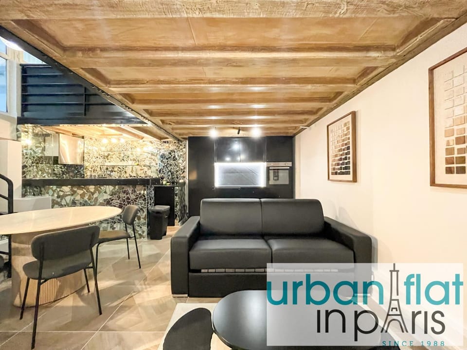 UrbanFlat 09 - Rare Maison de Ville aux Champs-Elysees Apartment in Paris
