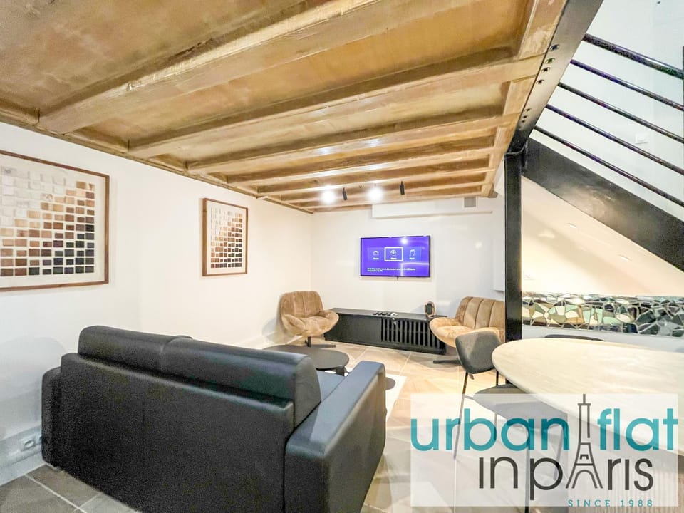 UrbanFlat 09 - Rare Maison de Ville aux Champs-Elysees Apartment in Paris