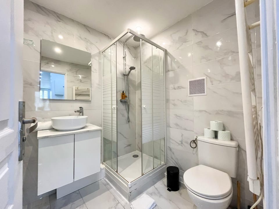 UrbanFlat 17 - Modern & Large 3-Bedroom Flat in Paris Apartment in Paris
