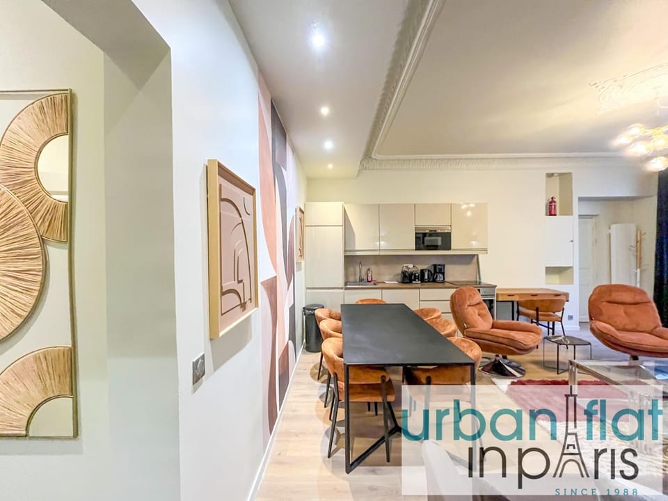 UrbanFlat 63 - Splendide Pied-a-Terre de 3 Chambres Paris Centre Apartment in Paris