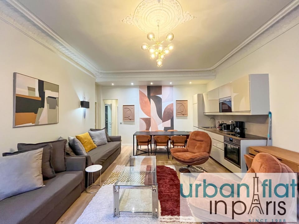 UrbanFlat 63 - Splendide Pied-a-Terre de 3 Chambres Paris Centre Apartment in Paris