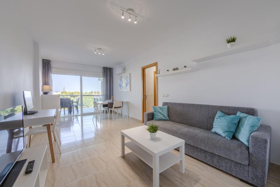 TV and multimedia, Living room, Dining area, air conditioner