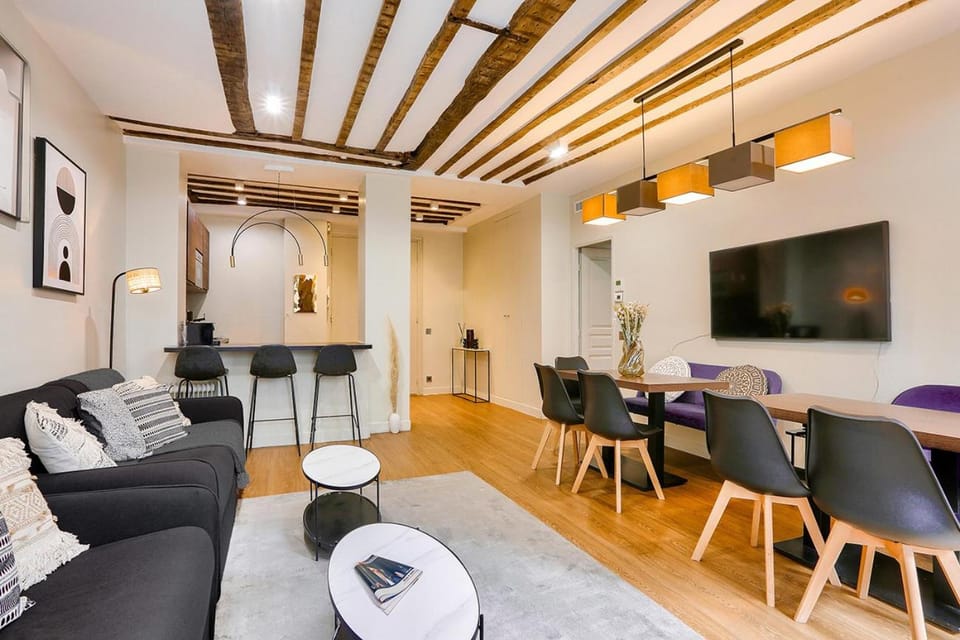 UrbanFlat 73 - Louvre & Rivoli Luxury Escape Parisian Flat Apartment in Paris