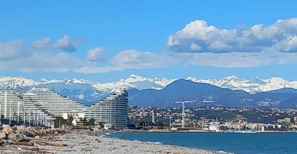 Antibes T2 2pers tout confort résidence standing avec gardien Apartment in Antibes