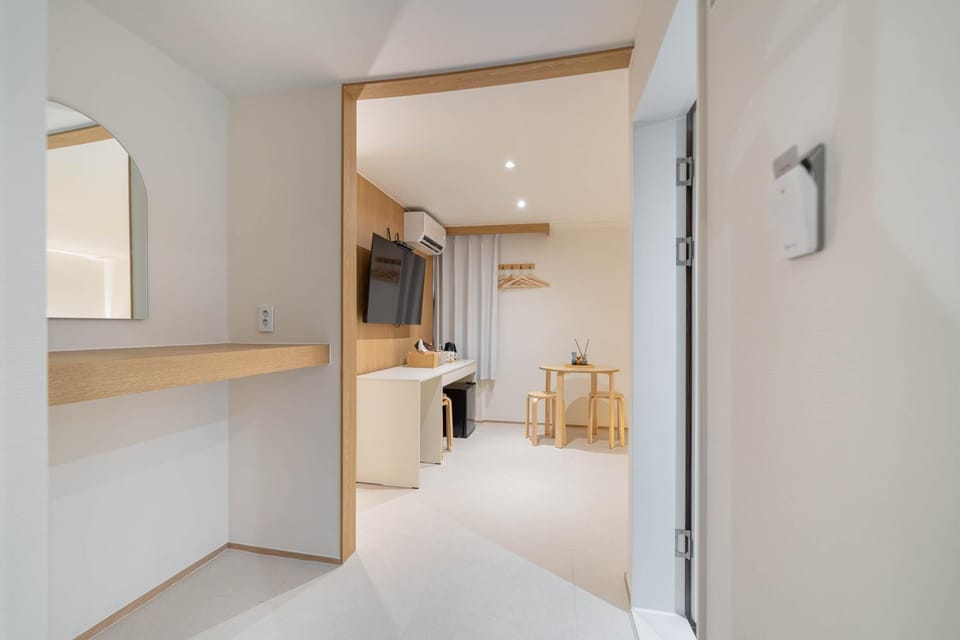 Stay Dogam - Near Gimpo,Incheon Airport, Hwagok station Hostel in Seoul