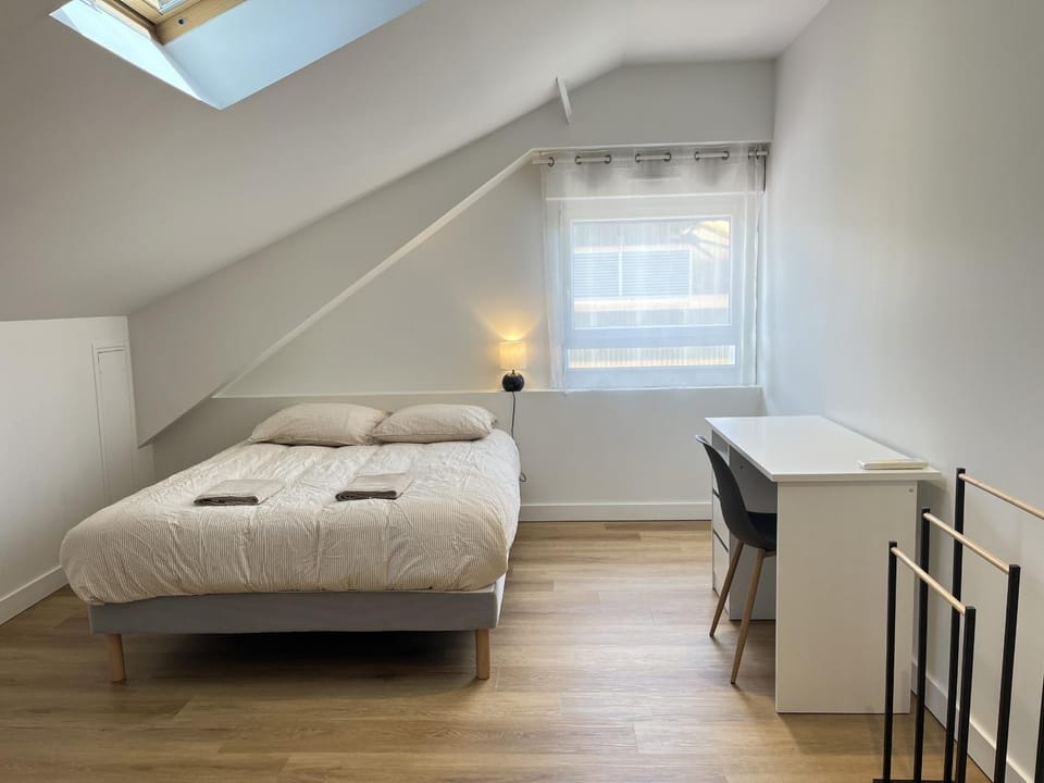Bed, Bedroom