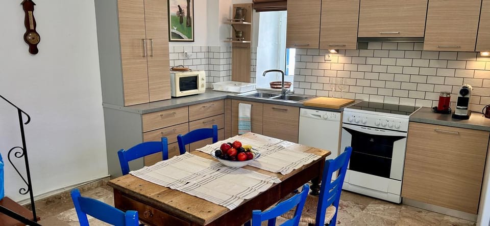 Θalami me Θea House in Decentralized Administration of the Aegean