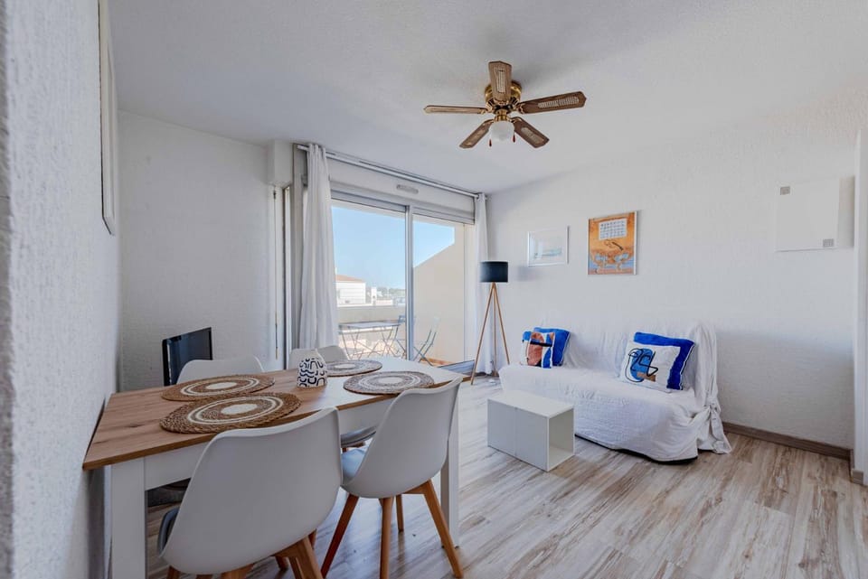 Marine de port, calme et plage Apartment in Canet-en-Roussillon