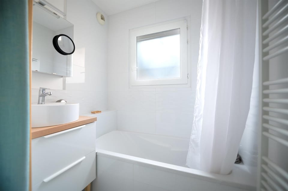 Bathroom, Bath