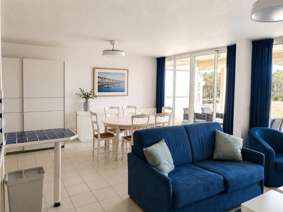 Sea view, pool, and large terrace! Apartment in Mandelieu-La Napoule