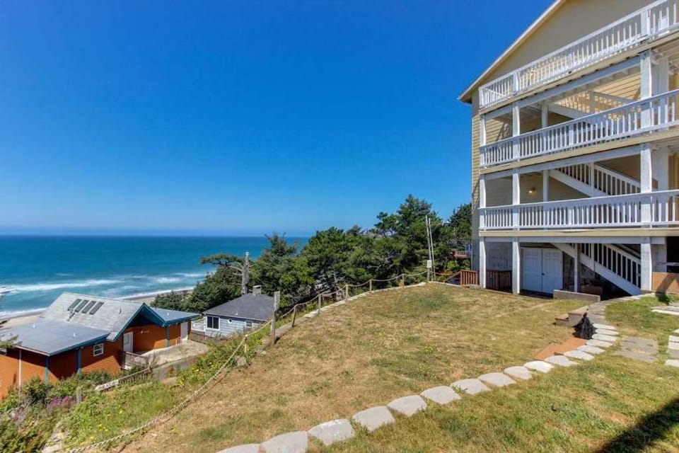Dolphin Inn House in Lincoln City