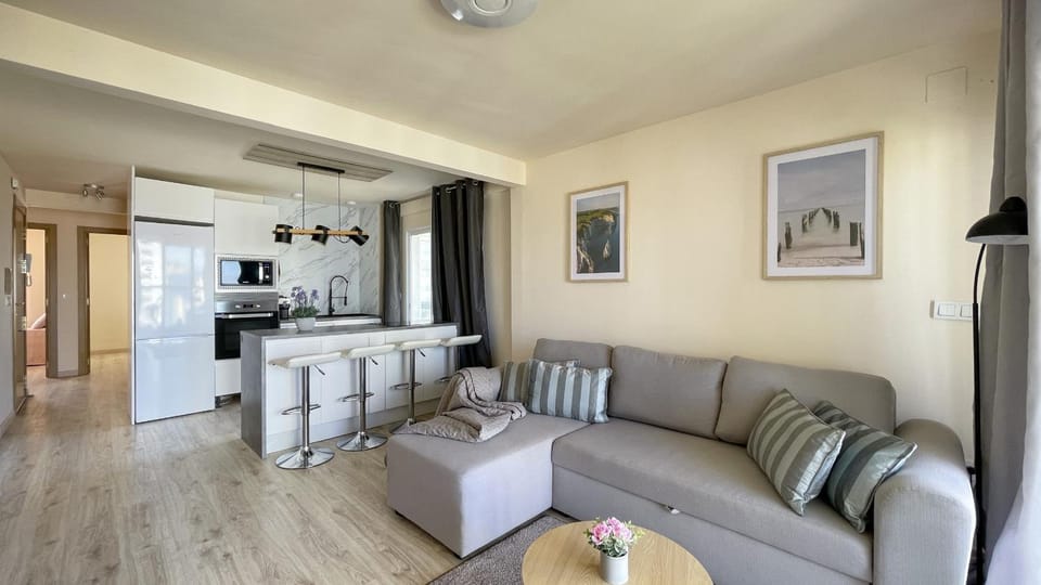 Communal lounge/ TV room, Kitchen or kitchenette, Living room