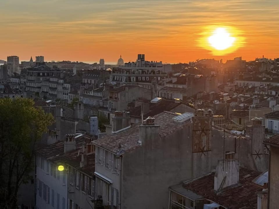 Appartement centre Marseille, lumineux avec couchers de soleil Apartment in Marseille