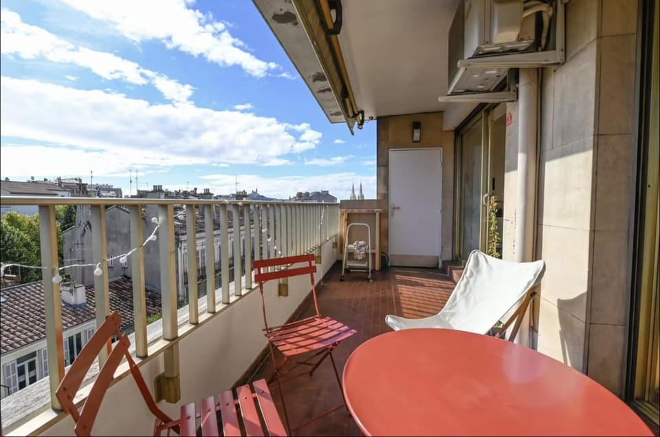 Appartement centre Marseille, lumineux avec couchers de soleil Apartment in Marseille