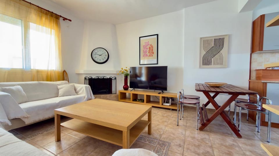 TV and multimedia, Living room, Evening entertainment