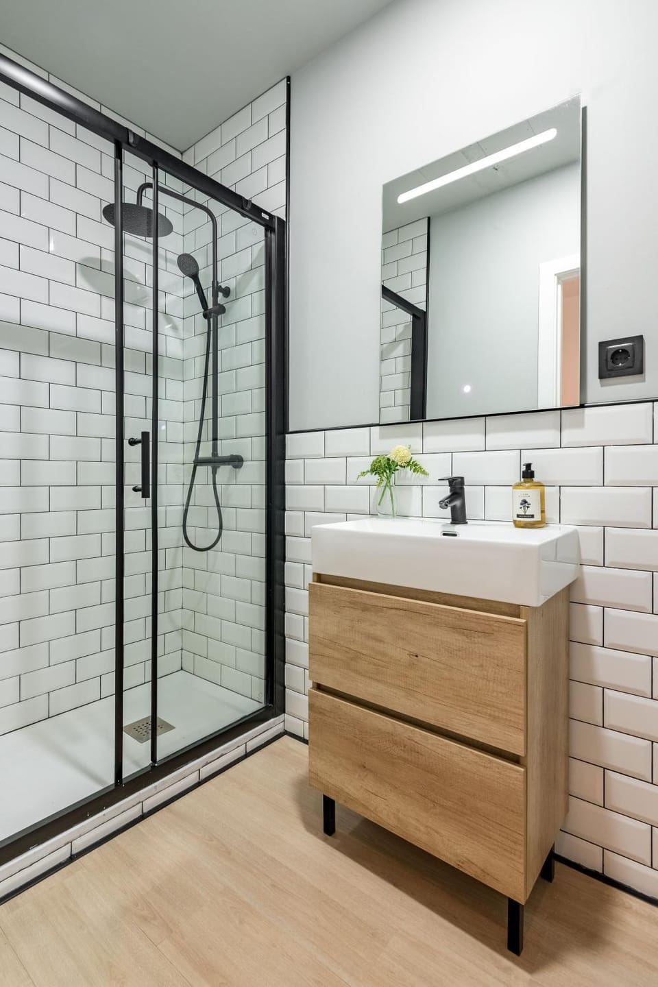 Exclusividad y diseño en el corazón vibrante de Malasaña Apartment in Centro