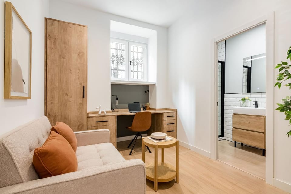 Exclusividad y diseño en el corazón vibrante de Malasaña Apartment in Centro