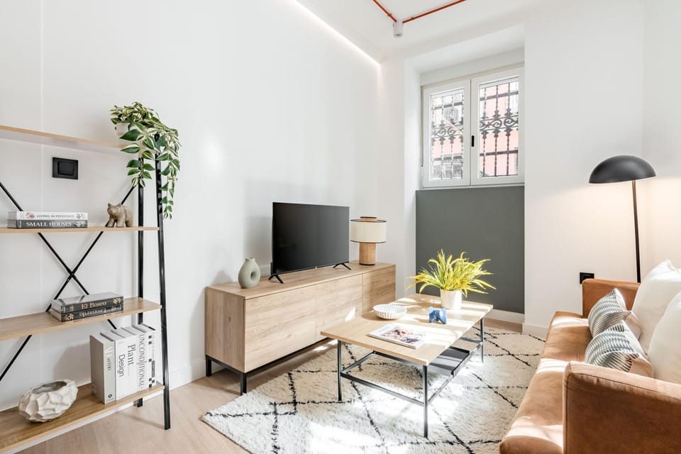 Exclusividad y diseño en el corazón vibrante de Malasaña Apartment in Centro