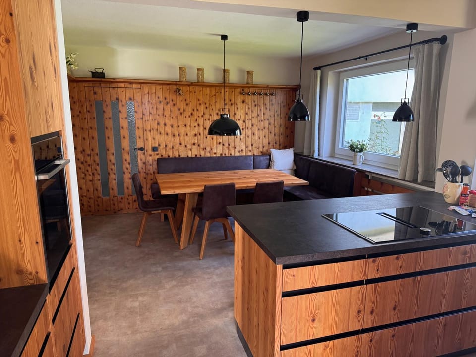 Dining area, kitchen