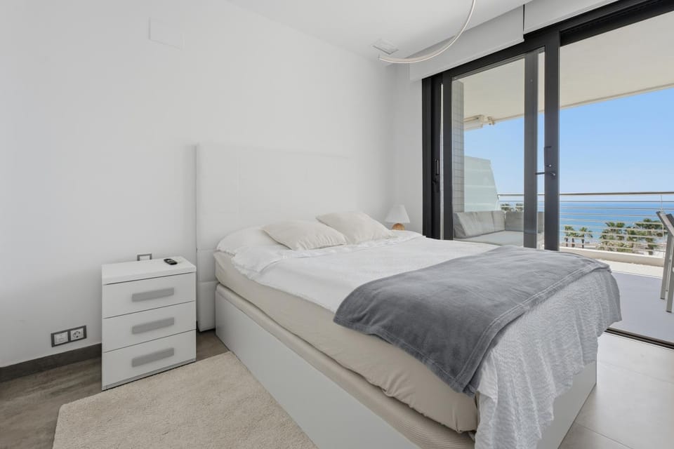 Ocean Loft by PORT Holiday Rental Apartment in Alacantí