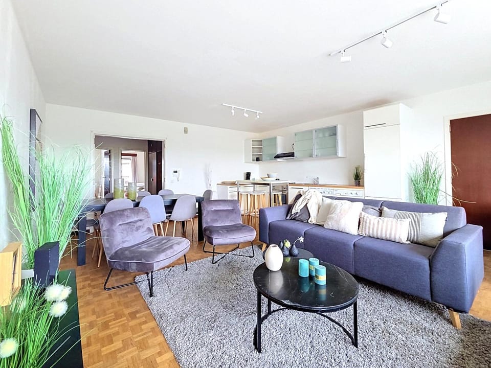 Kitchen or kitchenette, Living room, Seating area