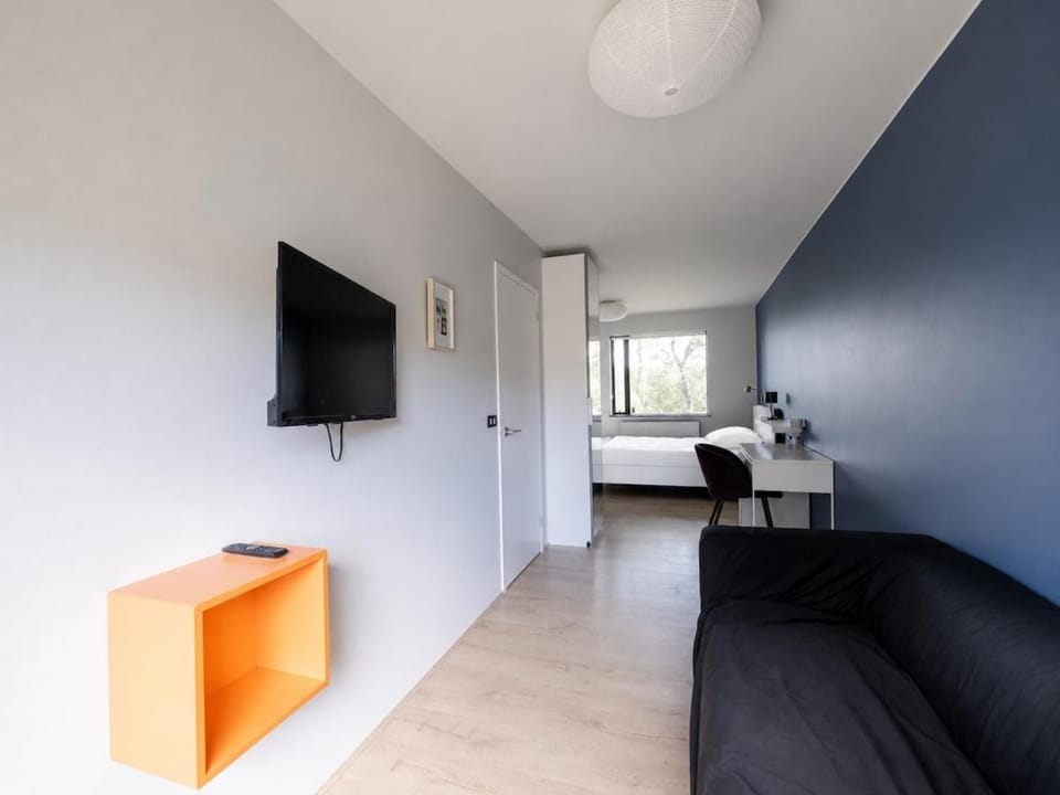 Spacious 4BR Home with Esja and Bay Views - Sleeps 8 Apartment in Kopavogur